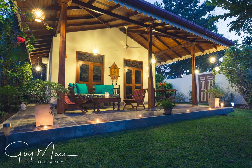 Lilly House Bed & Breakfast อูนาวาตูนา ภายนอก รูปภาพ