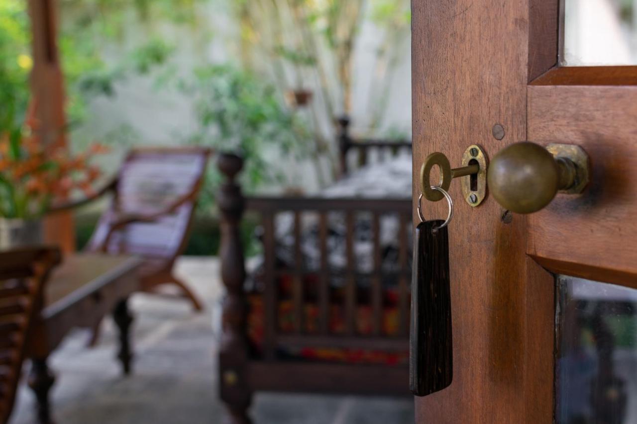 Lilly House Bed & Breakfast อูนาวาตูนา ภายนอก รูปภาพ
