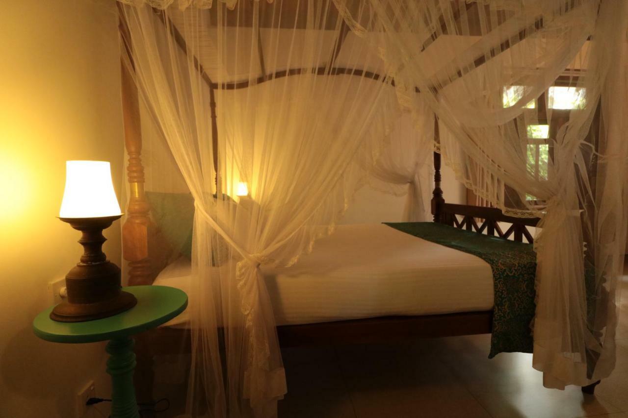 Lilly House Bed & Breakfast อูนาวาตูนา ภายนอก รูปภาพ