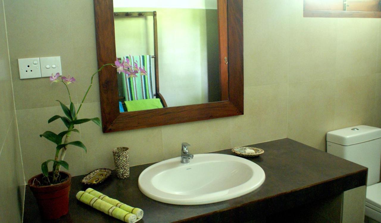 Lilly House Bed & Breakfast อูนาวาตูนา ภายนอก รูปภาพ